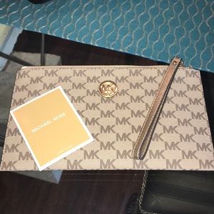 Michael Kors wristlet/clutch